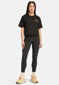Timberland GRAPHIC SHORT-SLEEVE TEE - Triko s potiskem - black