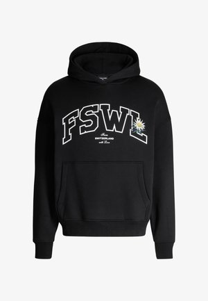Zwarte hoodie van een katoenmix. Heeft grote witte "FSWL" letters, de tekst "From Switzerland with Love" en een geborduurd bloemenmotief.
