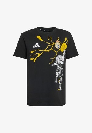 Černé bavlněné tričko s žlutým motivem blesku, logem Realu Madrid a grafikou svalnaté postavy v bílé barvě.