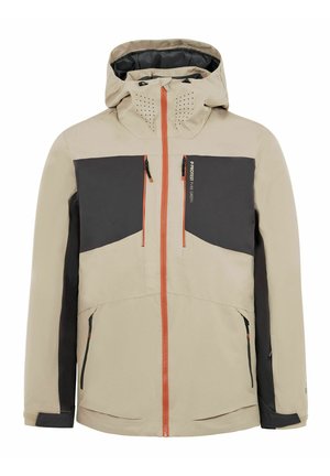 Beige en donkergrijze waterdichte jas met capuchon, ritssluiting, twee voorzakken en oranje accenten langs de rits en ventilatiegaten.