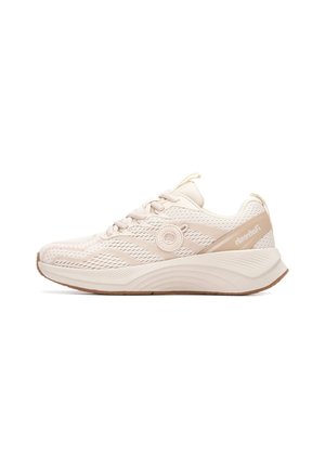 Zapatillas deportivas de color beige claro con parte superior de malla, detalles texturizados, suela acolchada y una sutil marca en el lateral. Diseño con cordones.