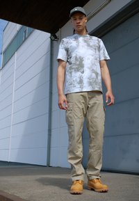 Thumbnail Image 2