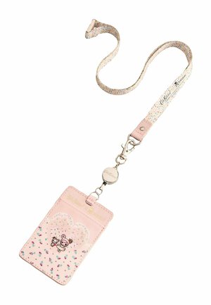 Roosa kaarditasku joonistatud karu kujutisega, lillemustriga ja mitmevärvilise nööriga, mis sisaldab tõmmatavat klambrit ja metallist kinnitust.