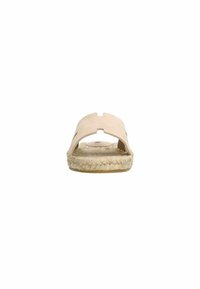 Beige slide sandal met open teen en uitgesneden ontwerp. Voorzien van een textuur espadrille zool. Zachte suède bovenkant met een natuurlijke vezelafwerking.
