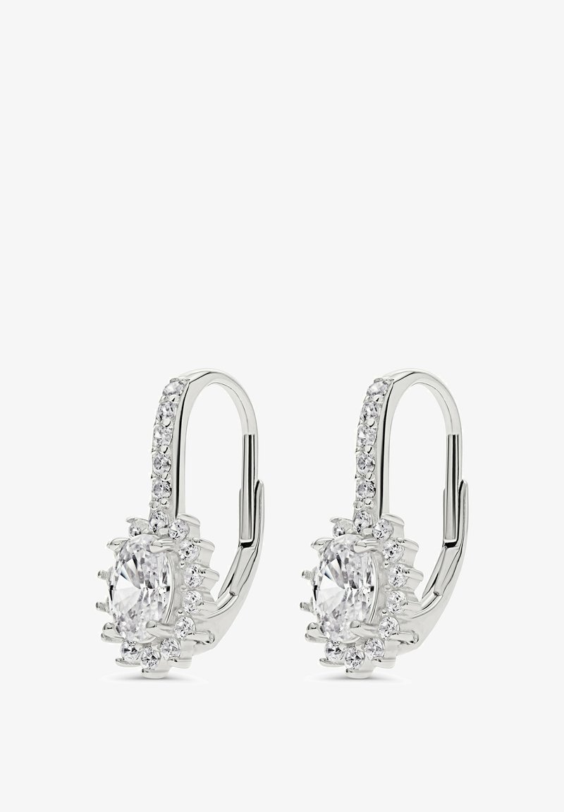 Orecchini in argento con una pietra ovale trasparente circondata da pietre più piccole, realizzati con un design a cerniera e una finitura liscia e lucida.