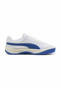 Weiße Sneaker mit blauen Akzenten, aus glattem Leder. Verfügt über ein perforiertes Design an der Zehe, flache Schnürsenkel und eine gepolsterte, kontrastierende Sohle.