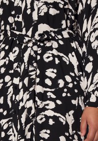 Vero Moda Curve Sukienka koszulowa
