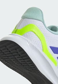 adidas Performance RUNFALCON 5   - Chaussures de running sur route - cloud white    blue   lucid lemon