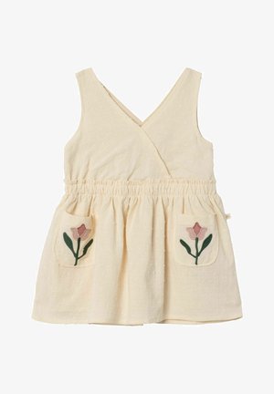 Cremefarbenes ärmelloses Baby-Kleid mit V-Ausschnitt, elastischem Bund, strukturiertem Stoff und zwei vorderen Taschen, jeweils bestickt mit einer rosa Blume und grünen Blättern.