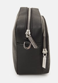 Calvin Klein MUST CAMERA BAG MONO - Olkalaukku - black mono