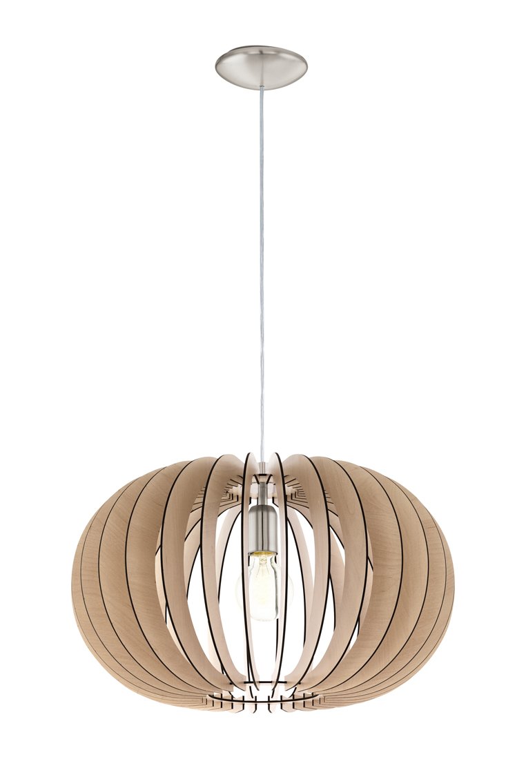 Holzpendelleuchte mit einem runden, lamellenförmigen Design in hellbeige, mit schwarzen Akzenten und einer sichtbaren Glühbirne in der Mitte. Metallischer Deckenanschluss.