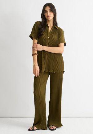 Button-down blouse - olive