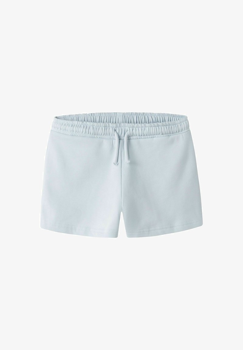 Shorts en bleu clair avec taille élastique et cordon de serrage, design à l'avant plat et ourlet droit.