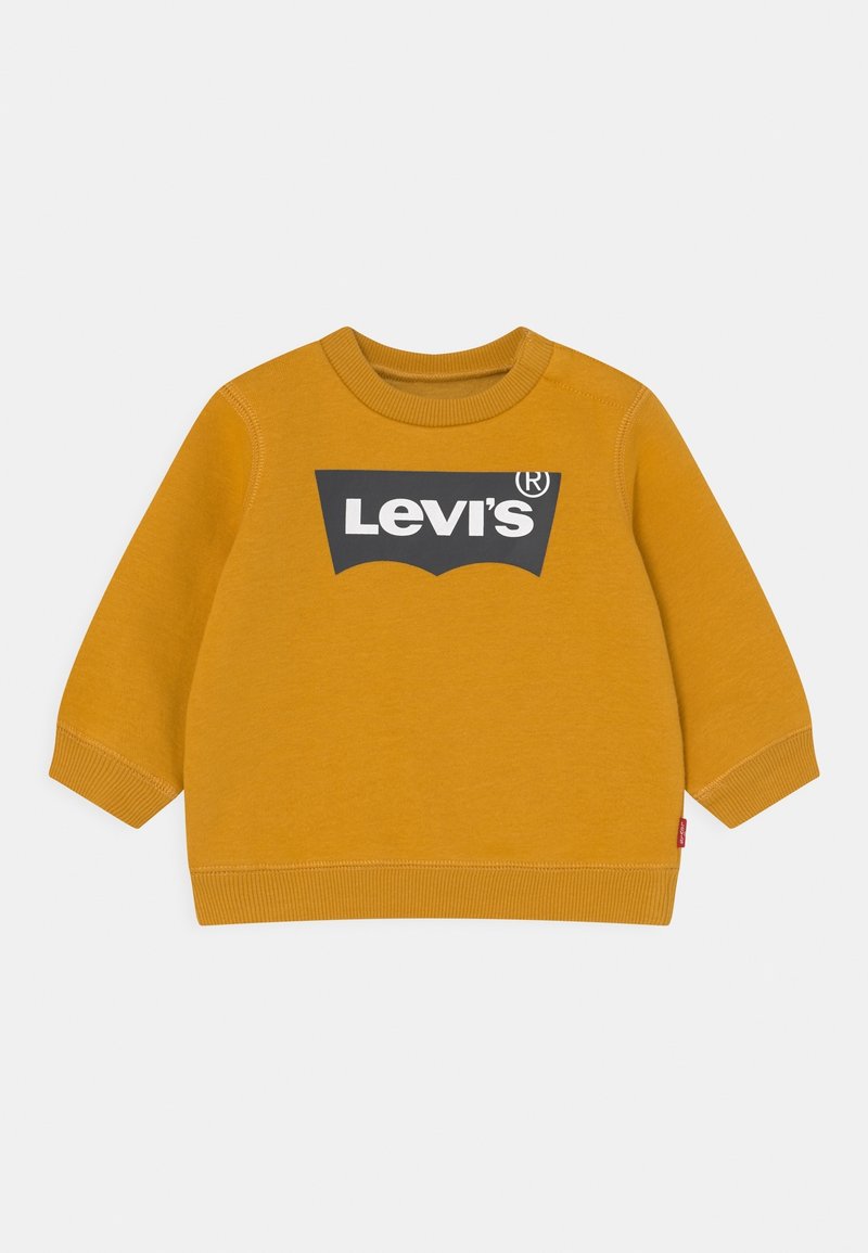 Sweat-shirt pour tout-petit jaune moutarde à manches longues avec logo Levi's noir sur la poitrine.
