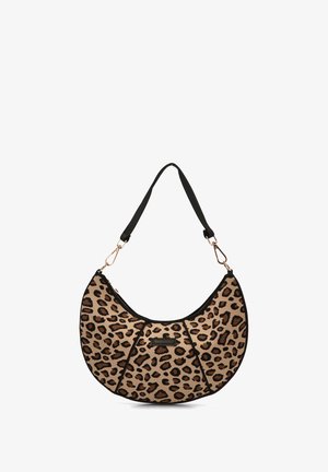 Bolso de hombro de estampado de leopardo con ribete negro, forma curva y herrajes en tono dorado. Presenta un cierre de cremallera y correa ajustable.