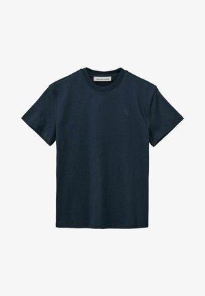 Temno modra bombažna majica s kratkimi rokavi in okroglim izrezom. Ima diskreten logotip na prsih in gladko, mat površino.