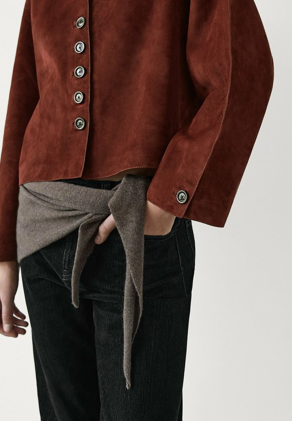 SHORT V-NECK - Leather jacket3