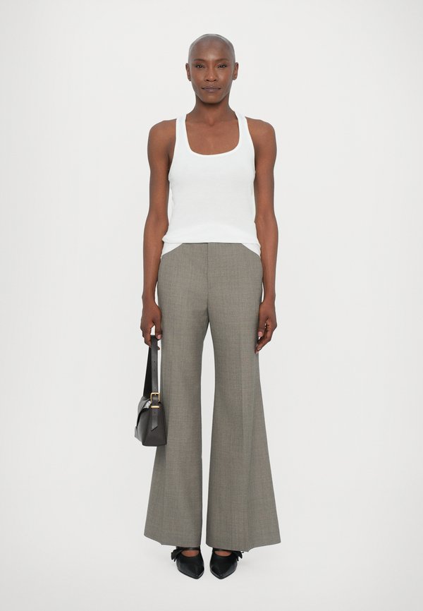 FINE SCOOP TANK - Top2