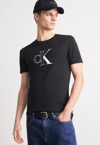 Calvin Klein Jeans OUTLINE MONOLOGO TEE - T-shirts print - black