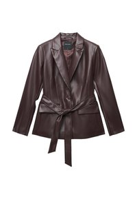 Brauner Kunstleder-Blazer mit Reverskragen, einziger Knopfschluss, tailliertem Gürtel und zwei vorderen Taschen. Glatte Textur und taillierte Passform.