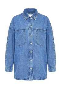 Blaue Jeansjacke mit silbernen Knöpfen vorne, zwei Brusttaschen und Metall-Ösen-Details am Kragen und an den Ärmeln.