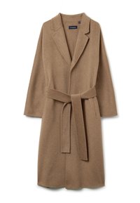 Cappotto con cintura in morbido tessuto marrone, con colletto a risvolto, maniche tre quarti e silhouette dritta. Design semplice e minimalista.