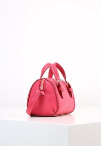 kate spade new york Bandolera - red