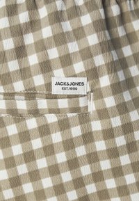 Jack & Jones JPSTJAIDEN JJJACQUARD - Kratke hlače - cloud dancer