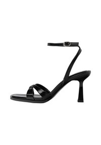 Schwarze, geschnürte Sandalette mit Absatz und quadratischer Zehenpartie. Verfügt über einen dünnen Knöchelriemen, glänzendes Leder und einen Stöckelabsatz.