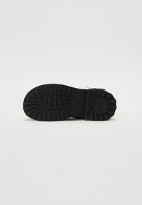 Thumbnail Image 5