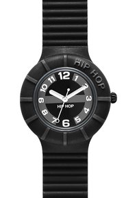Reloj de goma negra con una cara redonda, marcadores de horas blancos y una correa de silicona. Presenta un bisel texturizado y un logo de la marca en la esfera.
