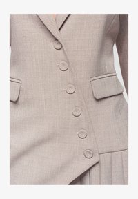 Sélectionné, taupe