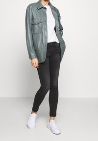 Diesel Vaqueros pitillo - black denim