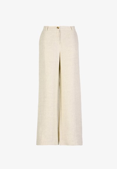 Pantalon en lin beige taille haute à jambes larges avec passants pour ceinture et une fermeture avant visible avec un seul bouton.