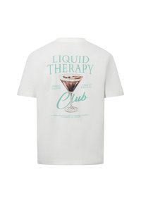 Weißes Baumwoll-T-Shirt mit einem grafischen Druck eines Martini-Glases und dem Text "LIQUID THERAPY" in Mintgrün, zentriert auf dem Rücken.