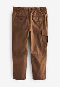 Brune bomulds cargo bukser med elastisk talje, sidelomme til cargo og to baglommer, der har en glat tekstur og lige ben.