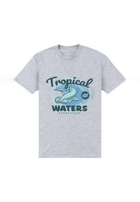 Camiseta de algodón gris con un diseño gráfico que presenta el texto "Aguas Tropicales" y una ilustración de un tiburón martillo en tonos azules.
