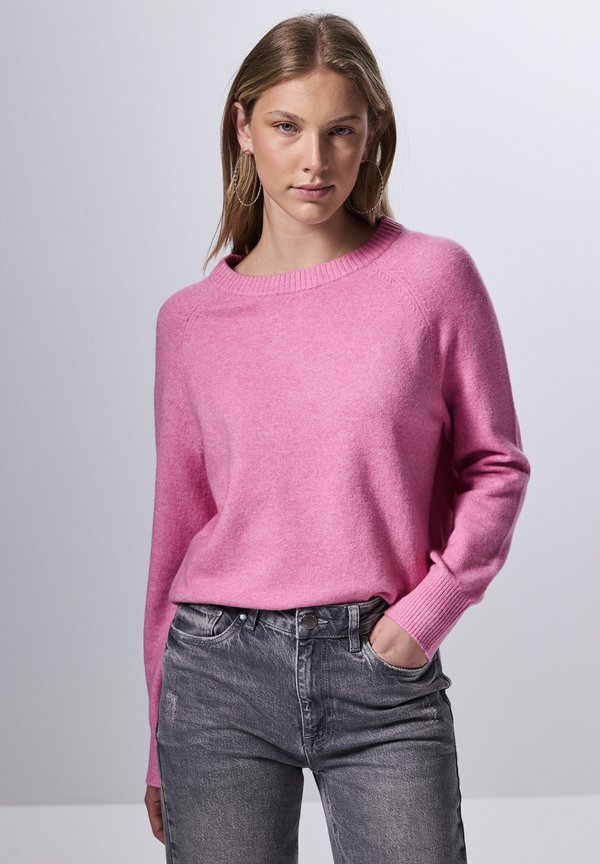 MIT RUNDHALS - Strickpullover