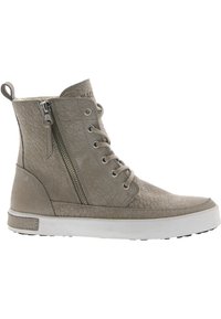 Grijze leren enkellaarzen met een gestructureerde afwerking, voorzien van zowel veters als een zijrits, een witte rubberen zool en een lus bij de hiel.