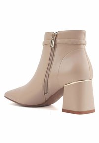 Nine West  BILLINA   wielbłądzi
