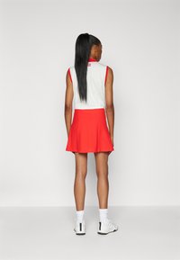 J.LINDEBERG Sports ELLE PLEATED SKIRT - Αθλητική φούστα - flame scarlet