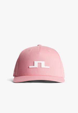 Cappellino da baseball rosa con un logo angolare bianco al centro della parte anteriore, mostrato su uno sfondo bianco semplice.