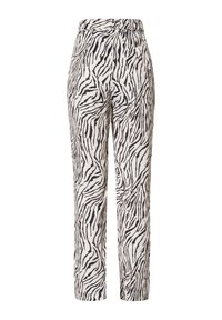 Zebra-gepatroneerde broeken met een zwart-wit ontwerp. Gepersonaliseerde, rechte snit met een hoge taille en een zachte stofstructuur.