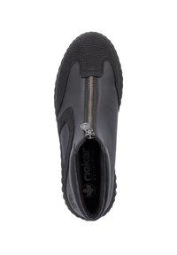Bottines noires avec tige en cuir texturé, fermeture éclair latérale et semelle en caoutchouc. L'intérieur présente la marque "Rieker Antistress".