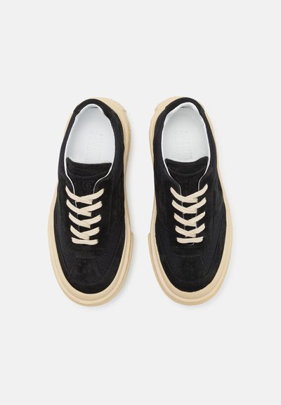 MM6 Maison Margiela Sportcipő - black