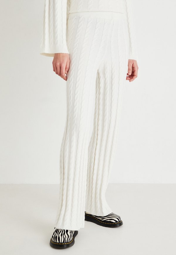 CABLE TROUSERS - Trousers