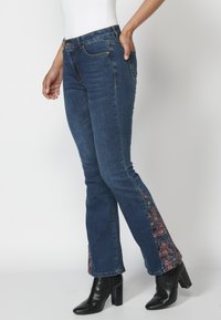 Koroshi BELL - Džínsy bootcut - azul med   medium blue