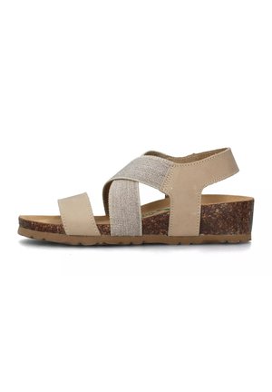 Sandali con tacco a cuneo beige con fasce incrociate in morbido tessuto e materiale sintetico. Soletta in sughero e suola in gomma testurizzata.