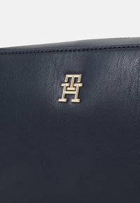 Tommy Hilfiger Olkalaukku - dark blue