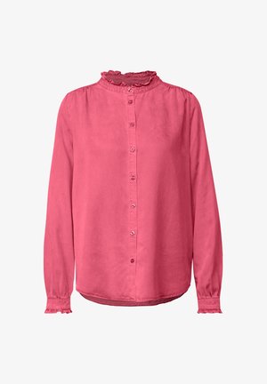 Blusa rosa a maniche lunghe in tessuto morbido con colletto arricciato, chiusura con bottoni e polsini gathered con dettagli a ruffles.